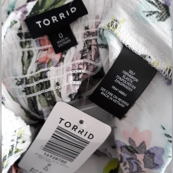 Torrid Smocked Floral Blouse NWT - Picture 6 of 6
